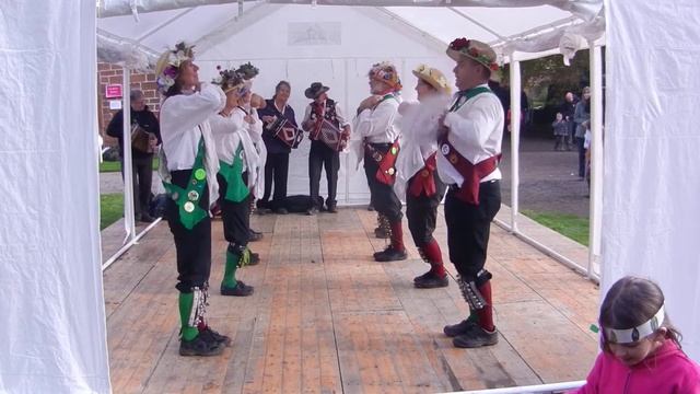 Crook Morris at Apple Day смотреть онлайн