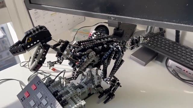 Animatronic LEGO Dinosaur!! 1995 LEGO Vintage Technic Control Center II - MINI REVIEW смотреть онлайн