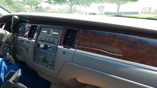 Lincoln Town Car Guy and the Owner of 2001 Town Car Signature Swap Rides смотреть онлайн