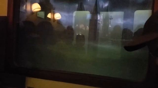 Looking out window on the Hogwarts train смотреть онлайн