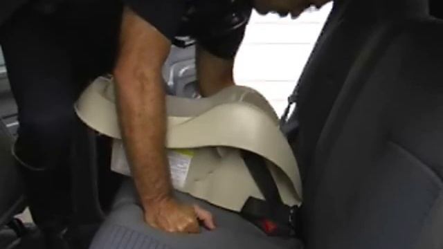Child Restraint Install using a Base Latch System смотреть онлайн