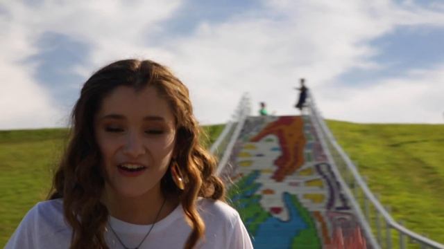 Ruby Mac - Miles Apart (Official Video) смотреть онлайн