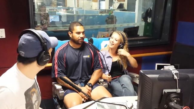Abby Coleman B105 kiwi plane seat surprise смотреть онлайн