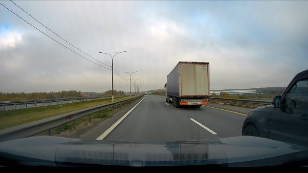 Опасный маневр Паджеро