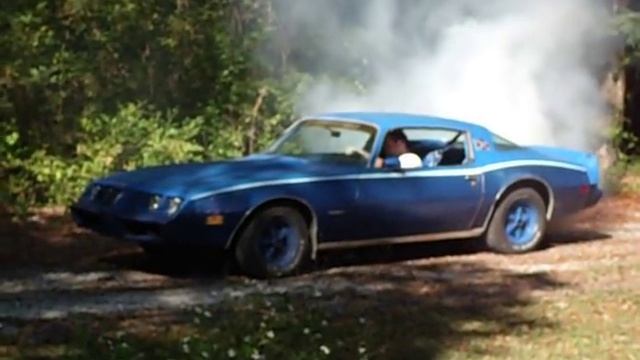 1981 Pontiac Firebird burn out 350 V-8 смотреть онлайн