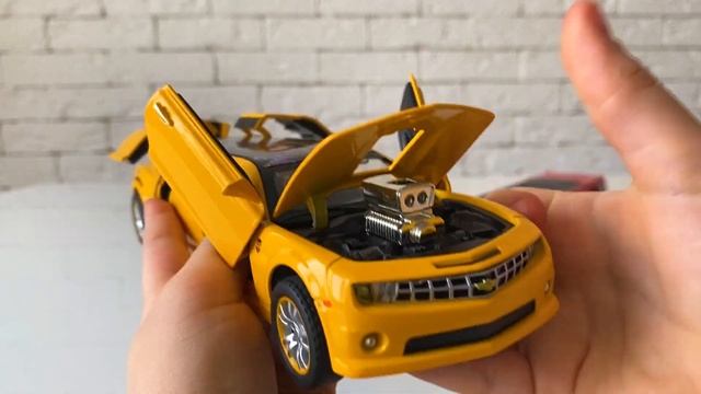 Miniature Limousines Cars Being Reviewed смотреть онлайн