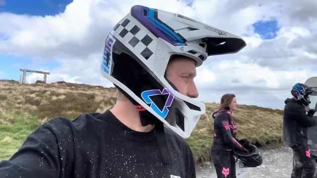 BACK ON THE DH BIKE IN DYFI YO ! смотреть онлайн