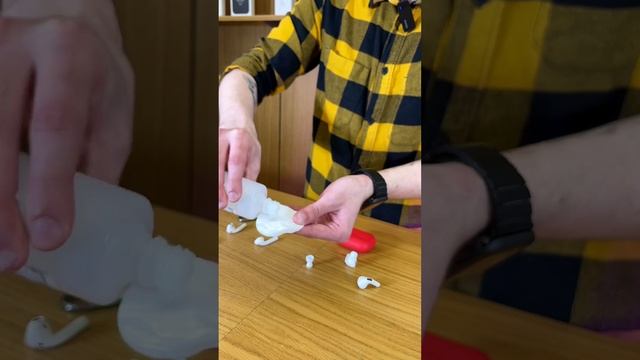 Чистим AirPods смотреть онлайн