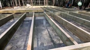 Монтаж обвязки и напольных лаг каркасного дома