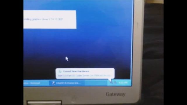 Unboxing & Installing Windows XP on a 2005 Gateway M275E смотреть онлайн