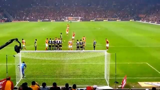 Selçuk İnan'ın Volkan'a Attığı İnanılmaz Frikik! HD смотреть онлайн