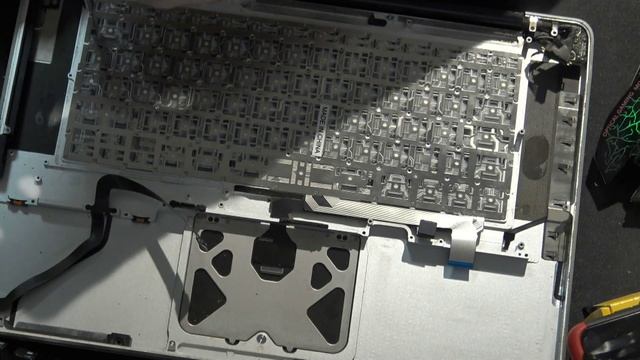 cmc ep.111 - Aggiustiamo un macbook pro 2010 in diretta! смотреть онлайн