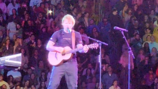 Overpass Graffitti LIVE Ed Sheeran 6-3-23 Lincoln Financial Field, Philadelphia смотреть онлайн