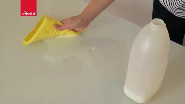 Vileda's Style Sunsplash All Purpose cloth is perfect for spills! смотреть онлайн