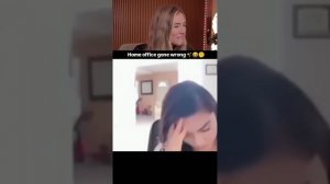 попробуй не засмеяться😄