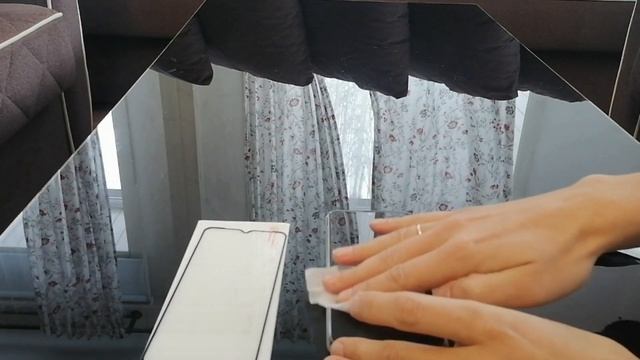 Как за 1 минуту наклеить защитное стекло на любой смартфон смотреть онлайн