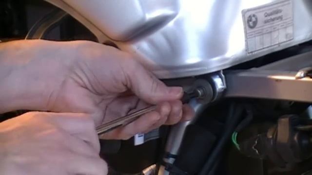 BMW R1200C Prep, Gas Tank Removal, for Battery Install - Part 1 of 3 смотреть онлайн
