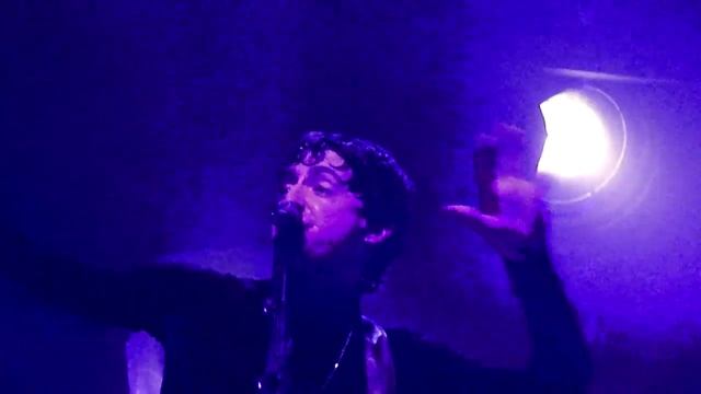 Miles Kane - Looking Out My Window - Paris, La Cigale (30.04.12) смотреть онлайн