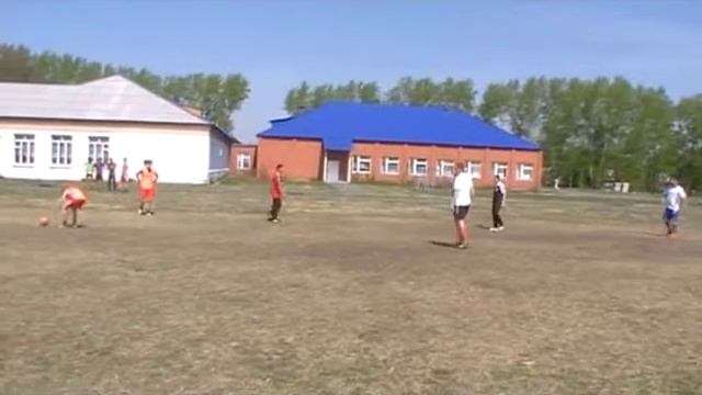 Ветераны 2-0 Школьники (1 тайм).wmv смотреть онлайн