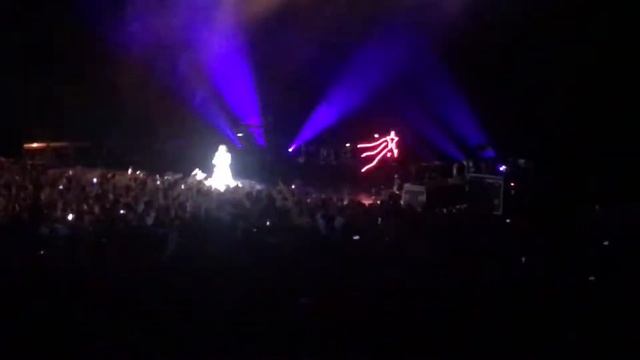 Lorde - Team live (Moscow/31.05) смотреть онлайн