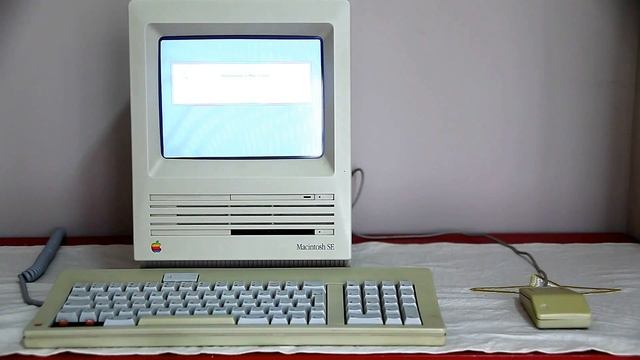 Apple Macintosh SE Startup with HD Sound смотреть онлайн