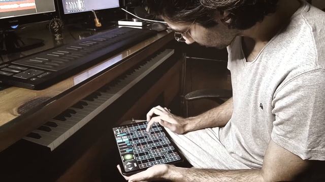 Performing Fusion Music With Roli Seaboard and IPad GeoShred App смотреть онлайн