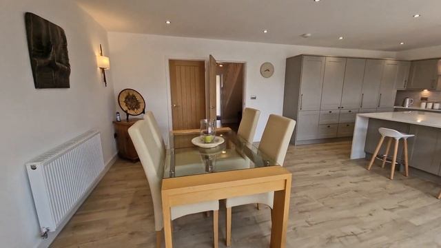 Check out the lantern window and kitchen on this incredible property on The Stables, Hoyland смотреть онлайн