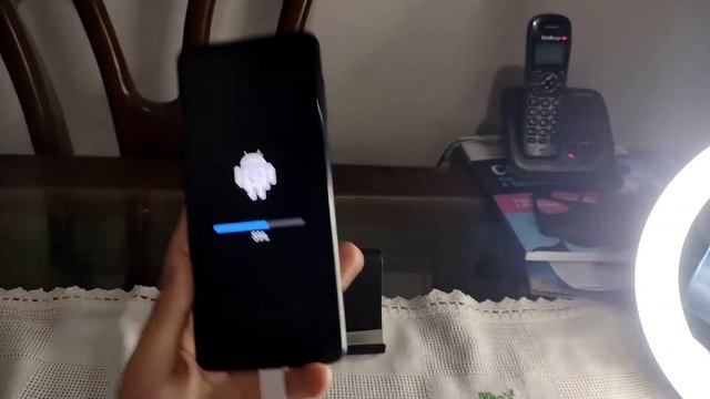 Galaxy A12 recebe nova atualização, mas por enquanto nada de Android 12 смотреть онлайн