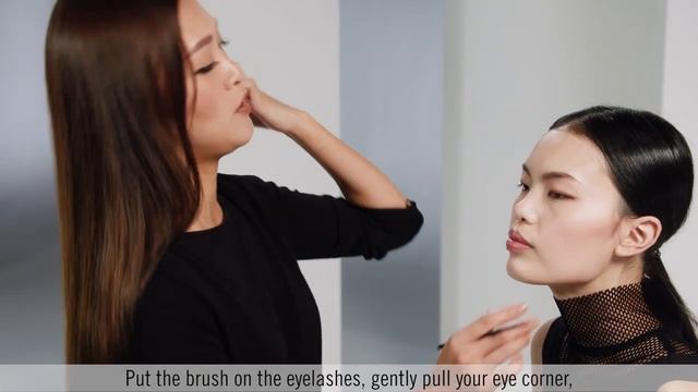 HOW TO: Modern Asian Lined Eye with Ryuko Lau | MAC Cosmetics смотреть онлайн