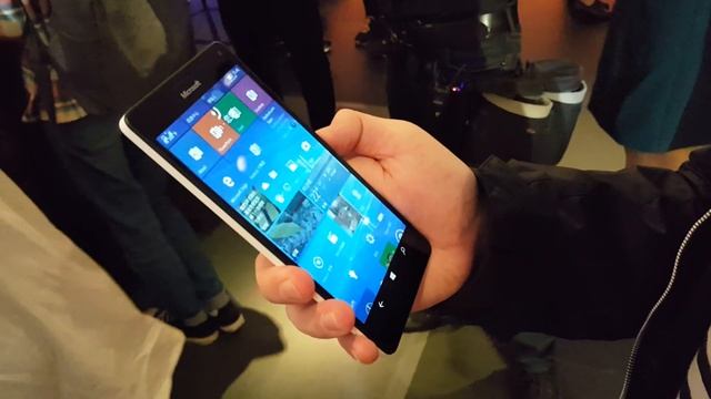 Lumia 950XL Windows Hello 瞳孔辨識 смотреть онлайн