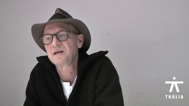 Luk Perceval über soziale Medien und das Verhältnis zwischen Theater und Internet смотреть онлайн