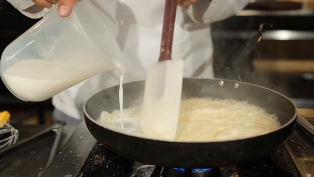 Soslu Tavuk Kanat ve Mac and Cheese Tarifi смотреть онлайн
