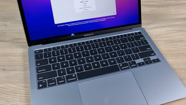 UNBOXING / REVIEW: MACBOOK AIR M1 - Ainda vale a pena? смотреть онлайн