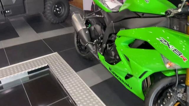 Mag window shopping tayo ng mga Big bikes dito sa Kawa смотреть онлайн