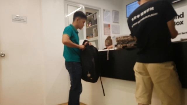 Apple Macbook Screen Replacement for FREE?! - Part 2 смотреть онлайн