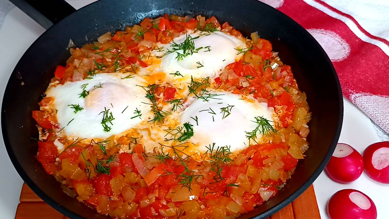 📌 Знаменитая Шакшука или яичница с овощами - лучшее блюдо на завтрак смотреть онлайн