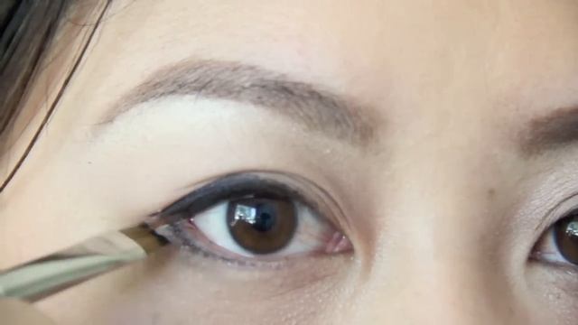 How to use MAC Cosmetics 212 Flat Definer Brush смотреть онлайн