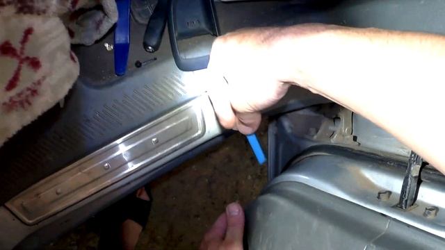 Как снять обшивку двери со снятием стёкол Hyundai Santa Fe 1 ➤ Пошаговое руководство