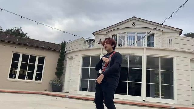 KRIS VALENTINE - DIVINE DOGS (prod Ly Bandz) (MUSIC VIDEO) смотреть онлайн