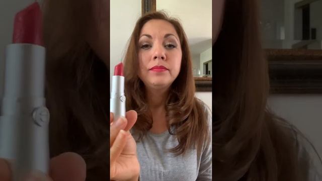 Hot SEXY LIP colour MAC or ESSENCE LiPsTiCk make up comparison cosmetic review смотреть онлайн