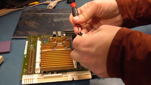 Building a POWER Mystic Color Classic with a Daystar 601 PPC Upgrade Card смотреть онлайн