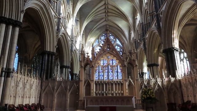 Let's have a look inside Lincoln Cathedral. смотреть онлайн