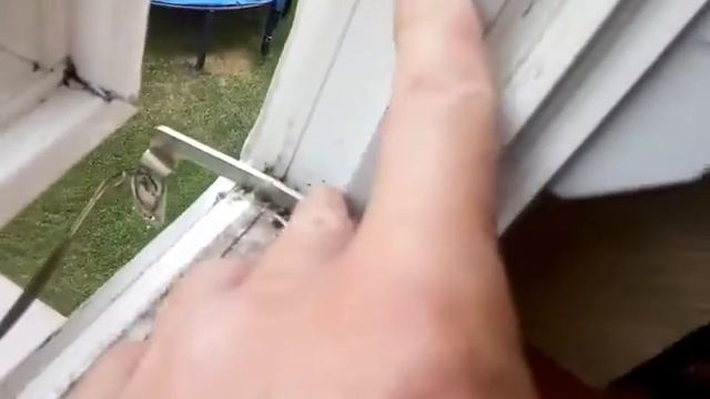 Casement Window Lock Broken (in Locked and Shut Position) смотреть онлайн