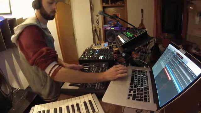 Minimalistic Live Jam & Aira TR8, Arturia MiniBrute, EMU Planet Phat, MPC Renaissance, DRC app) смотреть онлайн