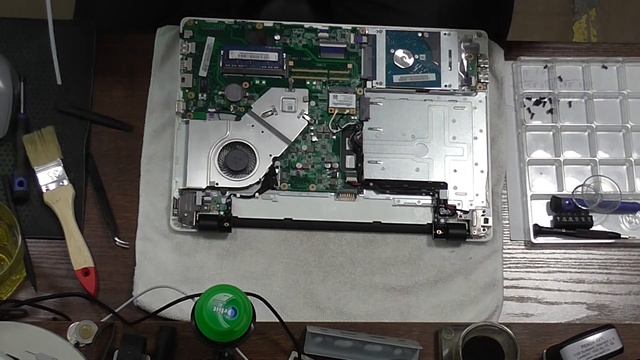 ACER - E5-411 | HDD replacement and a little cleaning :D смотреть онлайн