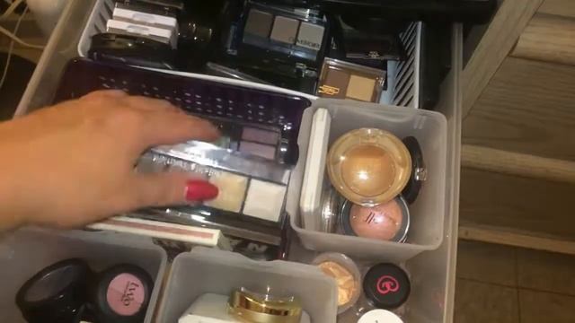 Makeup Collection and Storage смотреть онлайн