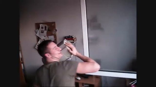 Morgensport:extrem Druckerweitwurf aus dem 5.Stock (slowmo) смотреть онлайн