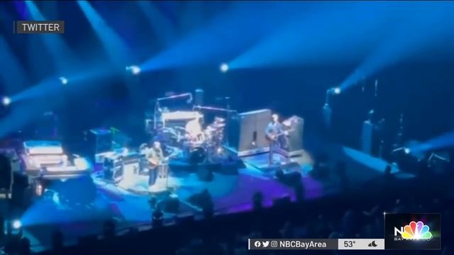 2 Fans Fall From Upper Level of Chase Center During Concert смотреть онлайн