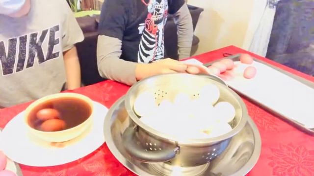 Coffee Time | Window Shopping | Dyeing Eggs смотреть онлайн
