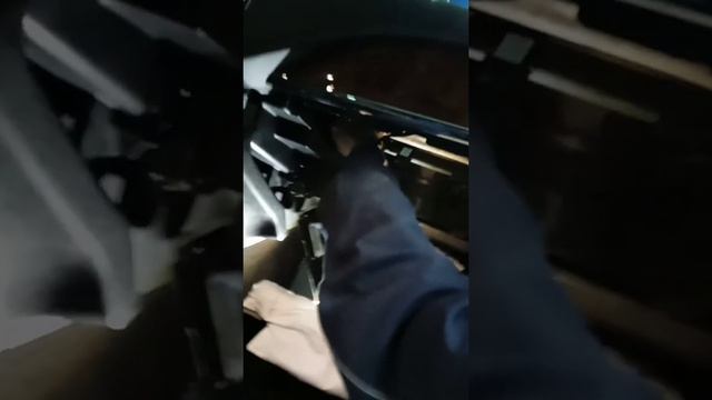 Замена фильтра салона Lincoln Continental смотреть онлайн